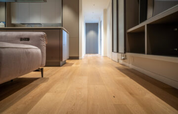 La Collezione Armonie Naturali nasce per chi cerca un parquet senza tempo: materico, caldo e ricco di sfumature che raccontano la vera essenza del legno. Ogni tavola è lavorata con cura artigianale e finiture pregiate che valorizzano venature, nodi e toni naturali. Un'eleganza che arreda, un carattere che dura nel tempo.